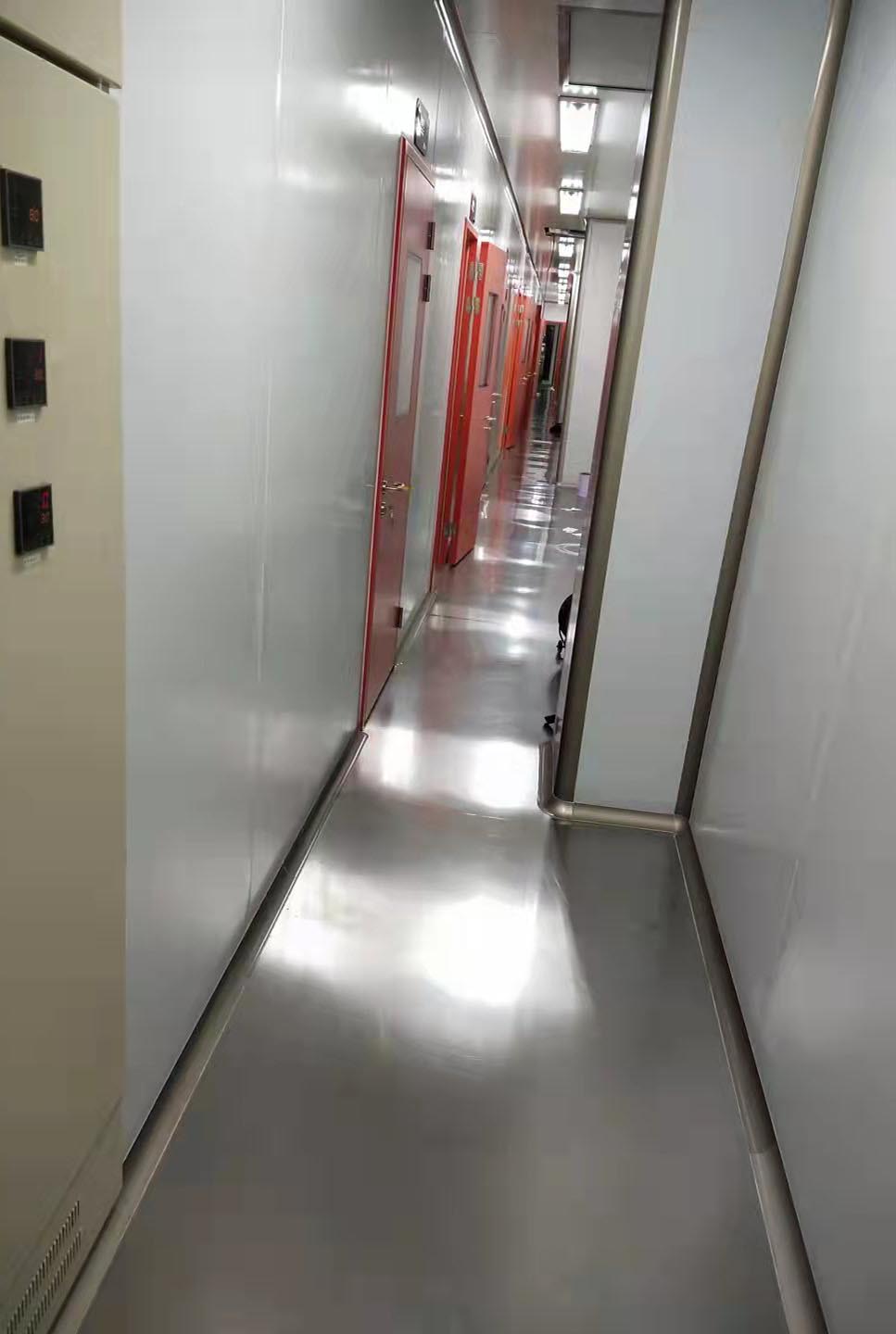 無塵自動<a href='http://www.szhuifeng.cn/' target='_blank' title='噴漆設備' style='color:#eb2828'><strong>噴漆設備</strong></a>.jpg